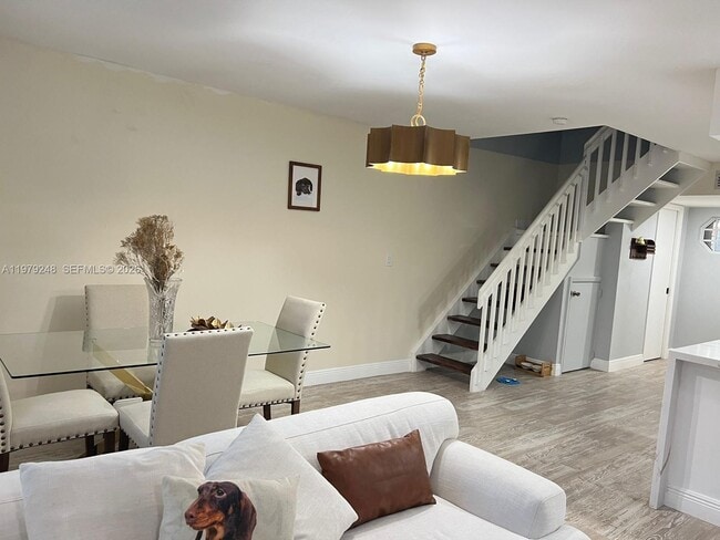 Building Photo - 568 N University Dr