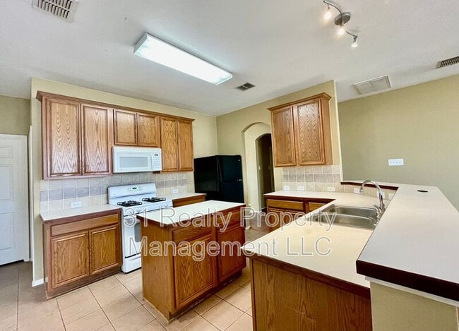 Building Photo - 6116 Pine Meadow Ln