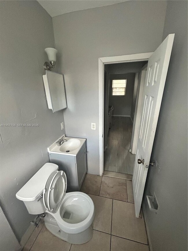 Building Photo - 1720 NW 1st Pl