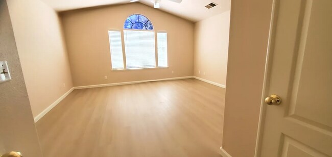 Building Photo - Beautiful Four Bedroom Home in Clovis North School District!