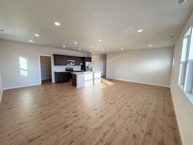 Building Photo - Brand New Foxtail Rancher