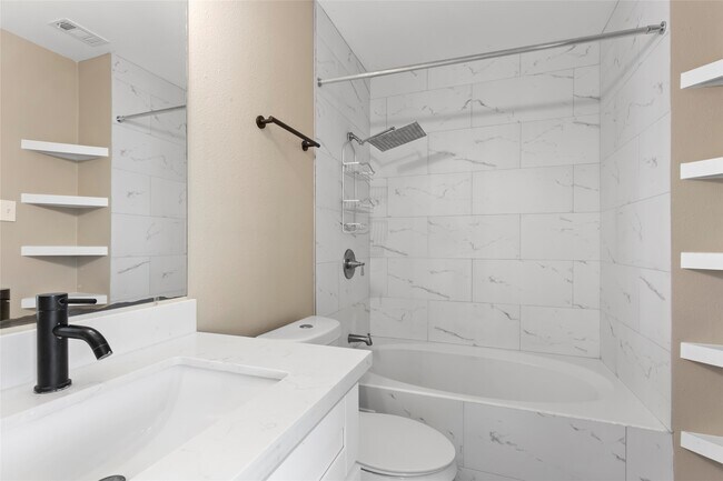 Building Photo - 838 Royal George Ln