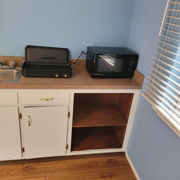 Building Photo - 1726 Crescent Dr