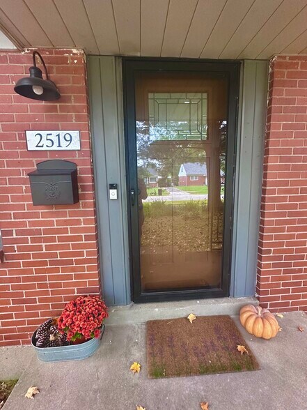 Building Photo - 2519 Ashbrook Ave