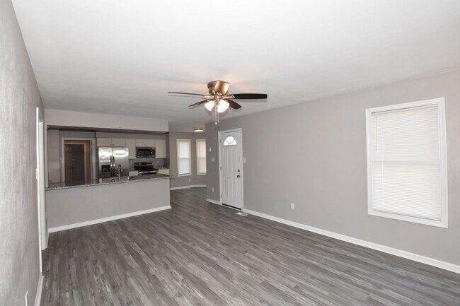 Building Photo - 4 BEDROOM HOME LOCATED IN SOUTH CHESEPEAKE. MUST SEE !!!!!!!!!!!