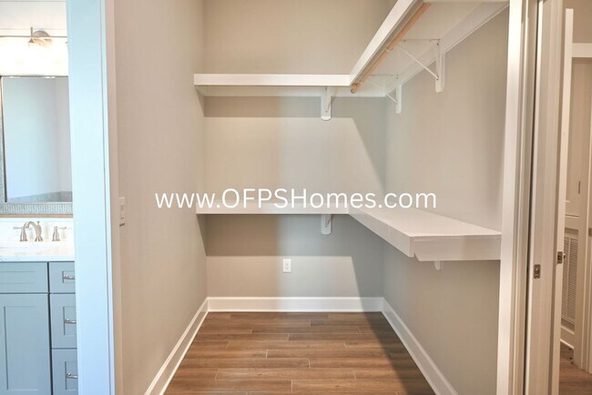 Building Photo - 4bed Home within Walking Distance to Sound