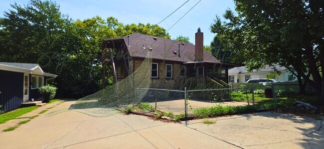 Building Photo - 1612 S Kier St