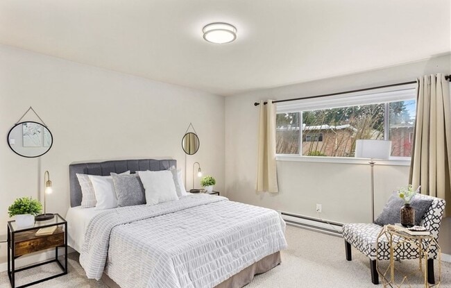 Building Photo - 3 Bed, 1.5 Bath, Remodeled Townhome is Ava...