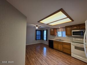 Building Photo - 5240 S 28th Pl