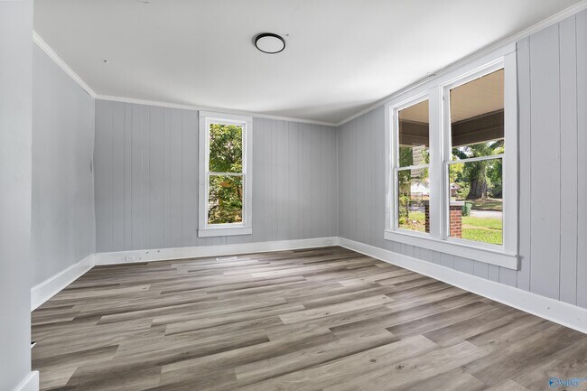 Building Photo - 109 5th Ave NW