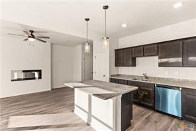 Building Photo - 1ST MONTH RENT FREE