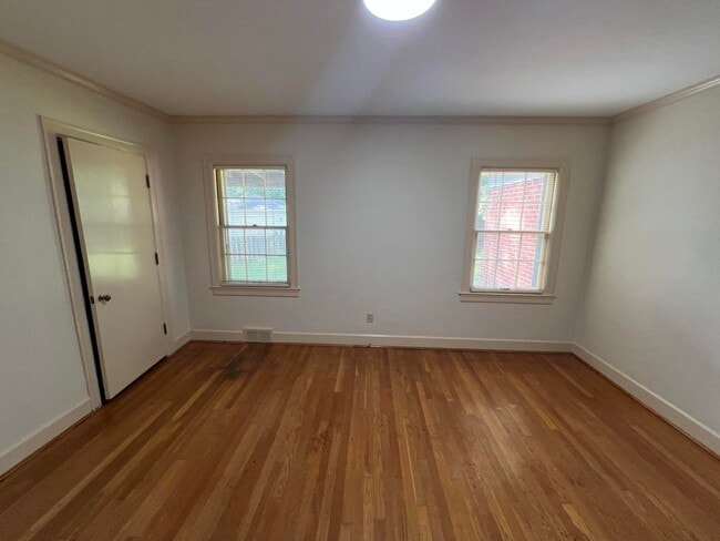 Building Photo - 405 Holiday Rd