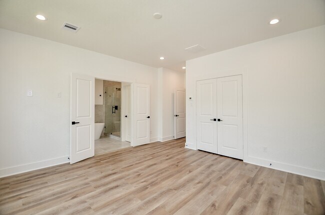 Building Photo - 7703 Inwood Grv Ln