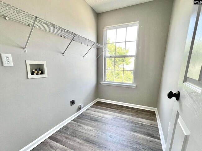 Building Photo - 301 Legend Oaks Dr