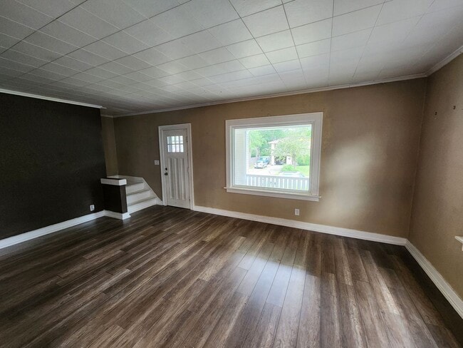 Building Photo - Charming 2 Bedroom House