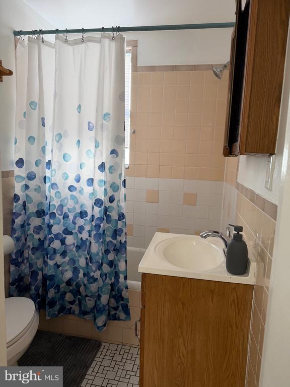 Building Photo - 7245 Radbourne Rd