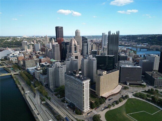 Building Photo - 320 Fort Duquesne Blvd