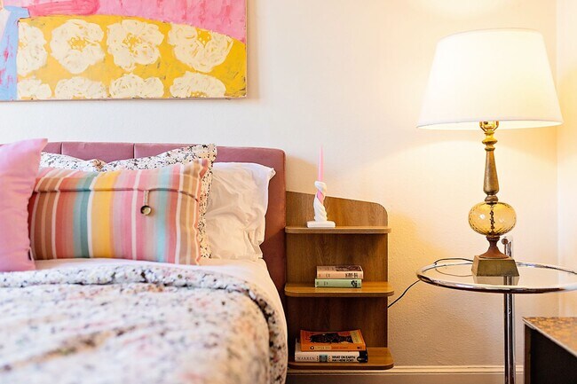 Building Photo - Bull St Bungalow