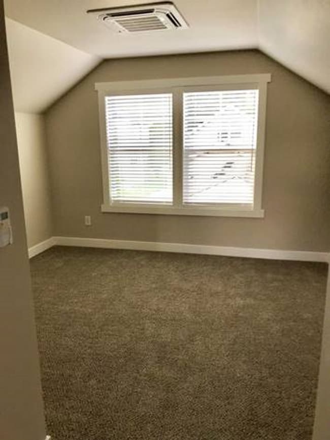 Building Photo - Beautifully remodeled DuPont 2 bedroom 2 bath house with A/C