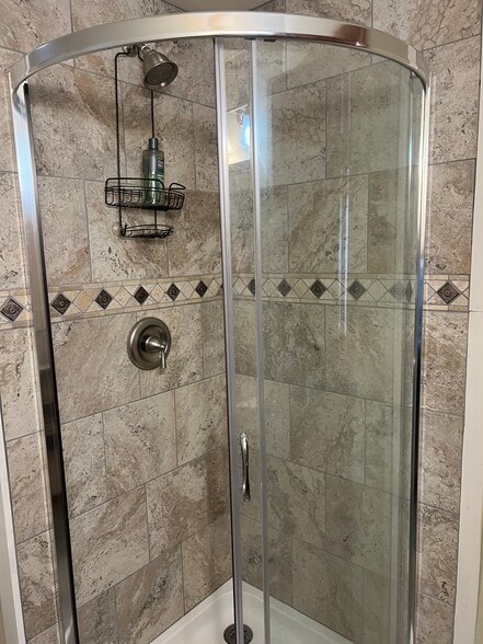 Shower - 12191 Tecumseh Trl