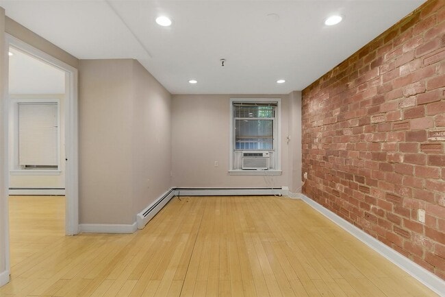 Building Photo - 319 Barrow St