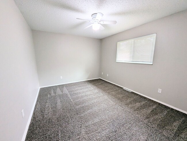Building Photo - Great 3 Bedroom, 1 Bath Home