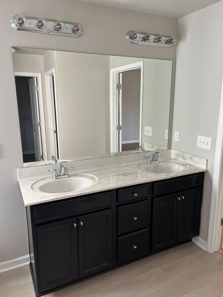 Building Photo - 897 Whittington Pky SW