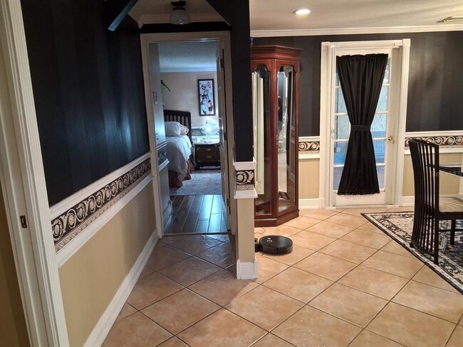 Building Photo - 12213 Saddle Strap Row