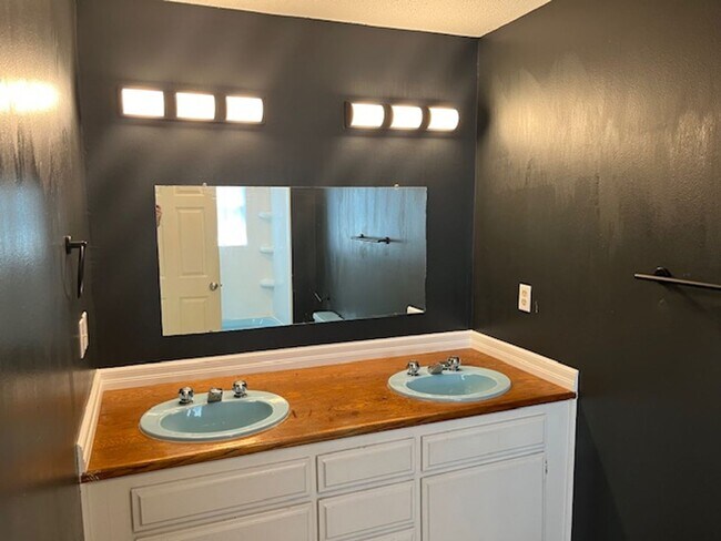 Building Photo - Come take a look at this 3-bedroom 2-bath home in Dover.