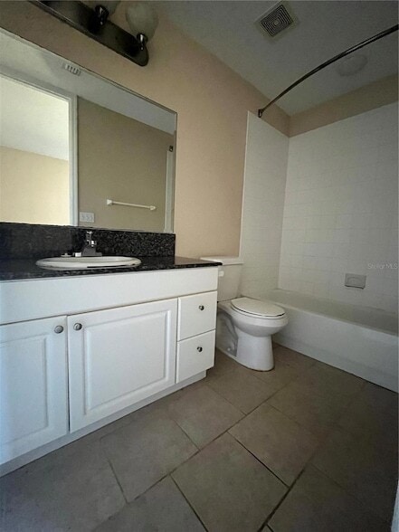 Building Photo - 2013 Grand Oak Dr