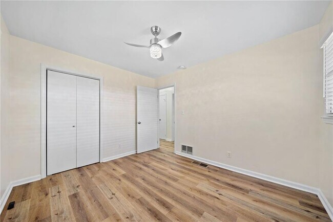 Building Photo - 1467 Thompson Pl