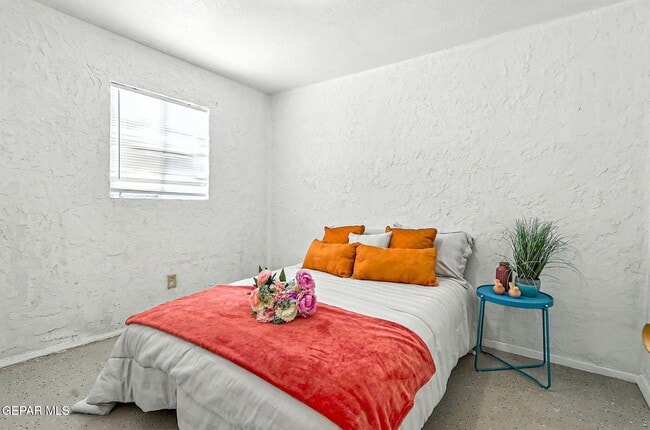 Building Photo - 5912 Cleveland Ave