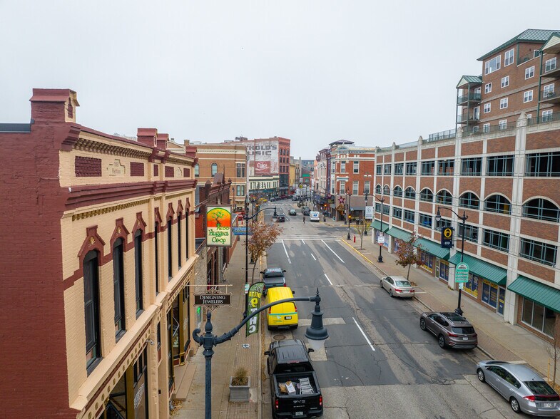 Building Photo - 316 4th St S