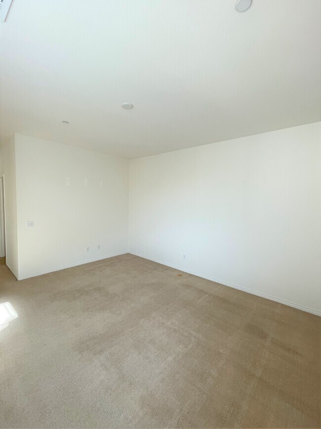 Building Photo - 2879 S Via Belamaria