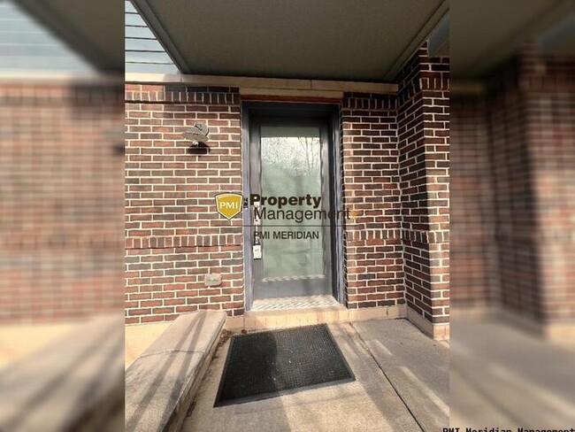 Building Photo - Downtown Indy Townhome!