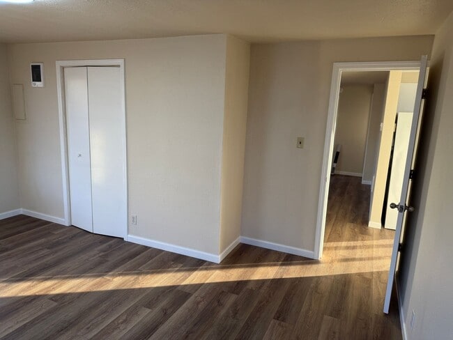 Building Photo - Updated 3 bedroom 1 bathroom house!