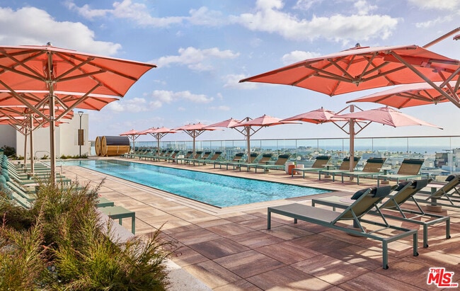 Building Photo - 700 Broadway