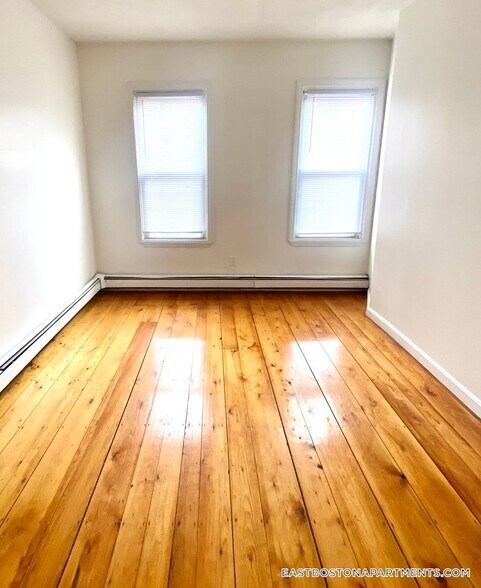 Building Photo - 284 Chelsea St