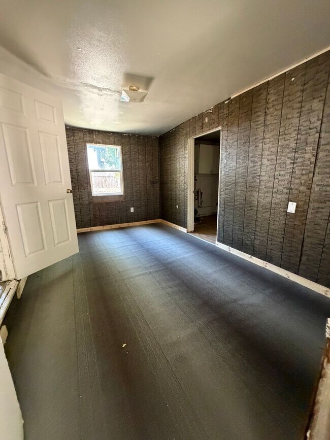 Building Photo - 3709 Beverly Dr