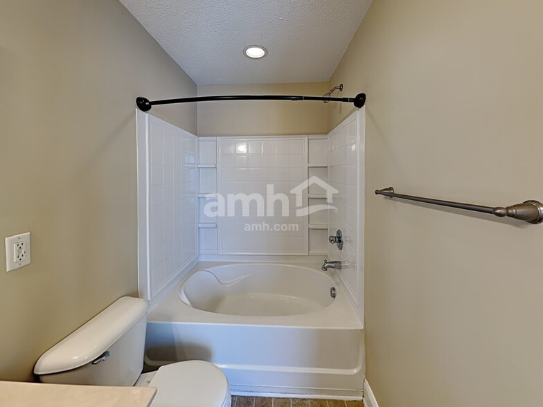 Building Photo - 6017 Namozine Ct