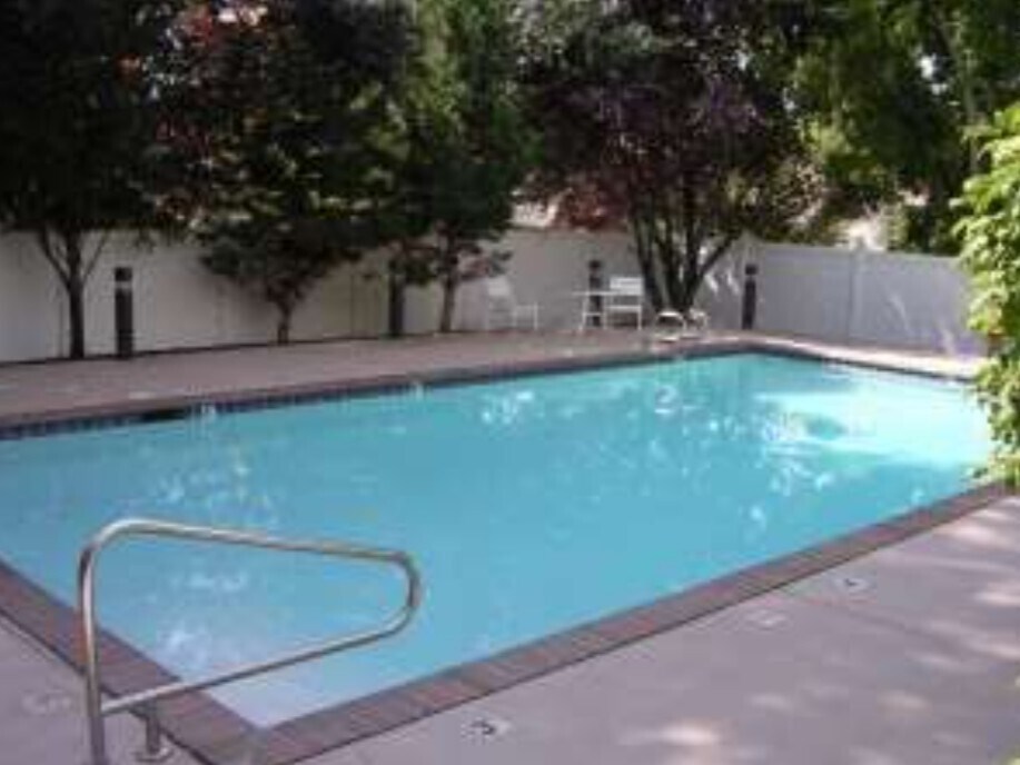 Building Photo - 150 S 800 E