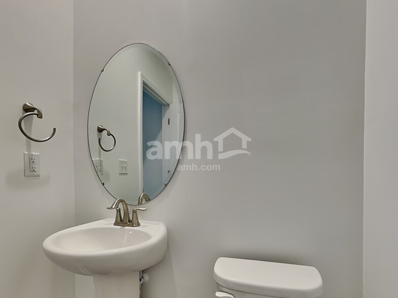 Building Photo - 1155 Livengood Wy