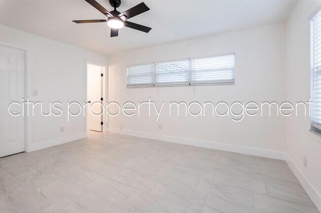 Building Photo - Impeccable, Fully Remodeled 3/2 Convenient to UCF!