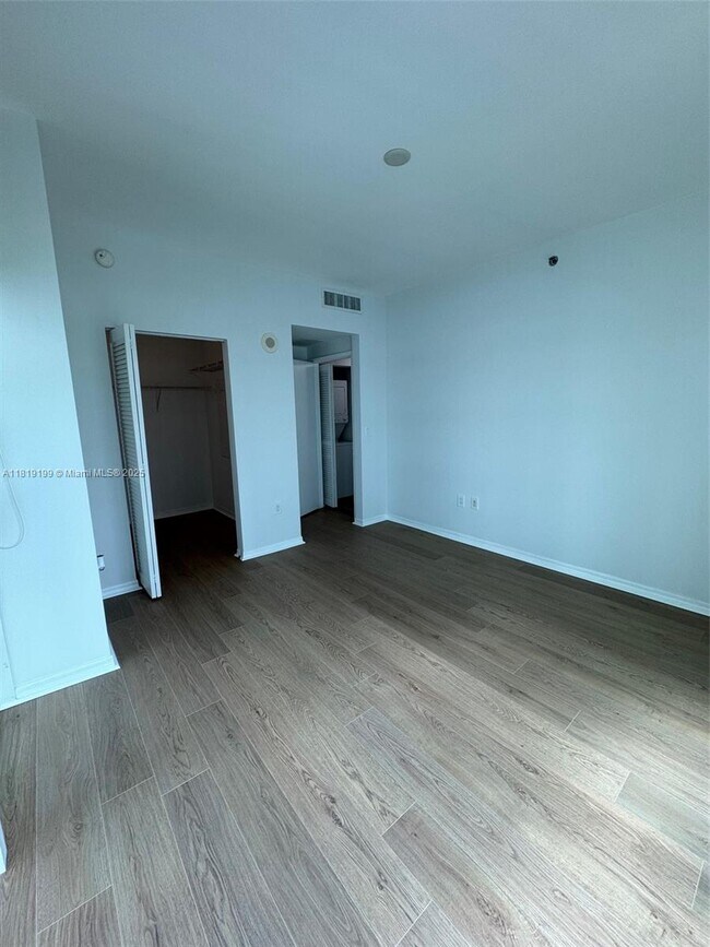 Building Photo - 951 Brickell Ave