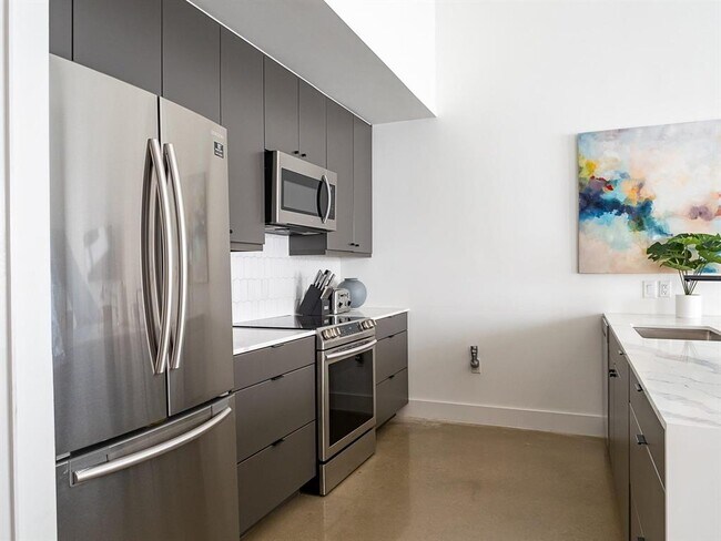 Building Photo - 2709 E 5th St.