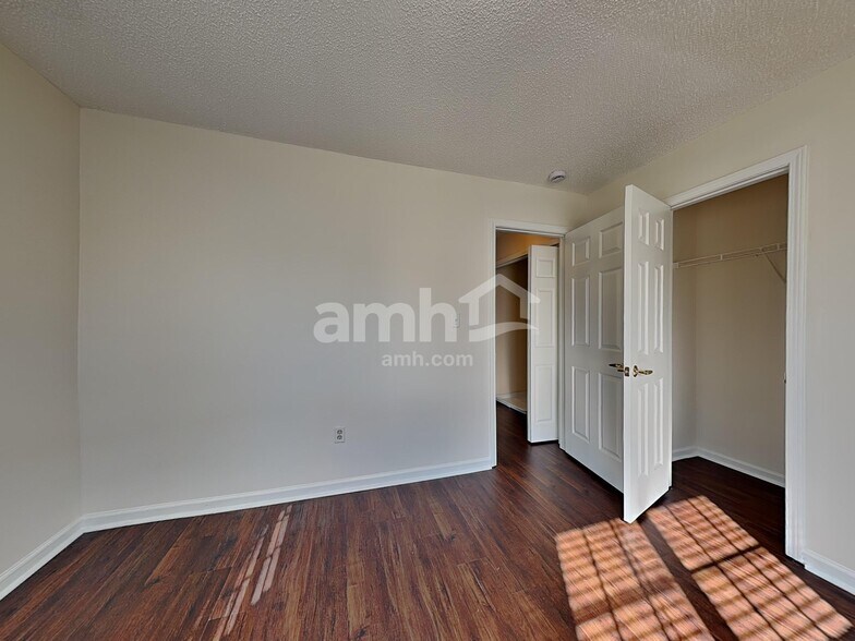 Building Photo - 10126 Illoria Dr