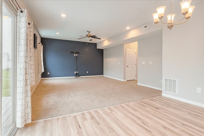 Building Photo - 240 Irongate Dr