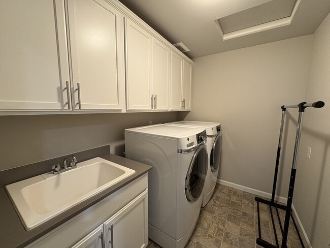 Building Photo - 14011 63rd Ave E