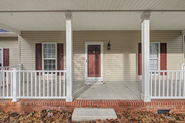 Building Photo - Carolina Lakes!