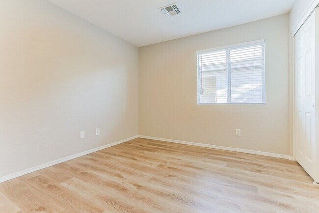 Building Photo - 1465 E Rolls Rd